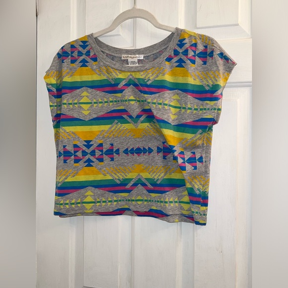 Size small fun bright geometric print gray crop top shirt - Picture 1 of 4